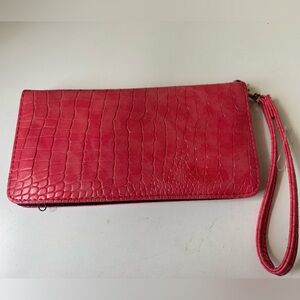 Elegant Dark Pink Crocodile-Embossed Clutch, 🦋